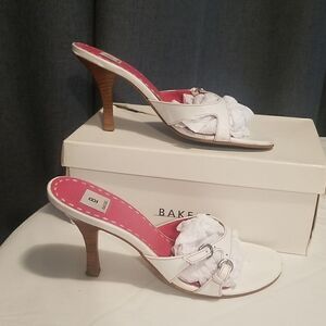 BAKERS BUCKLES STRAPPY HEELS WHITE & BROWN 8B